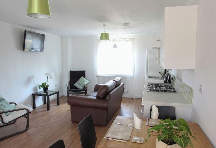 ペンション Elm Tree Farm Accommodation