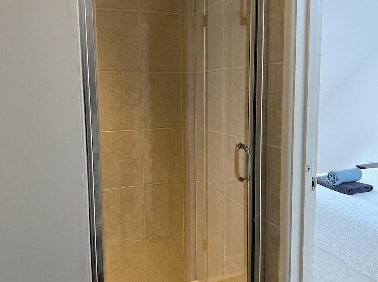 ペンション Elm Tree Farm Accommodation