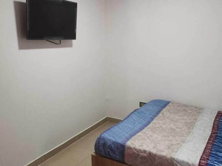 پانسیون Hostal Central Casa Del Turista