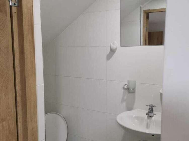 پانسیون Hostal Central Casa Del Turista