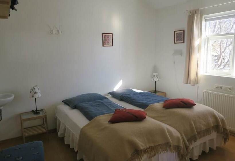 پانسیون Meyjarskemman Farm Stay