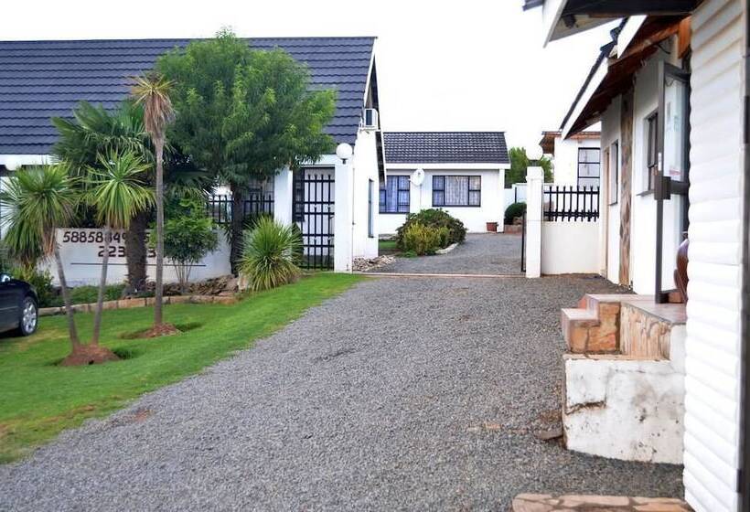 بنسيون Phomolo Guest House