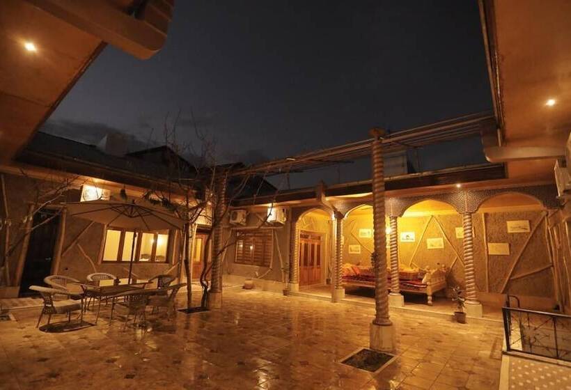 بنسيون S E A S O N S