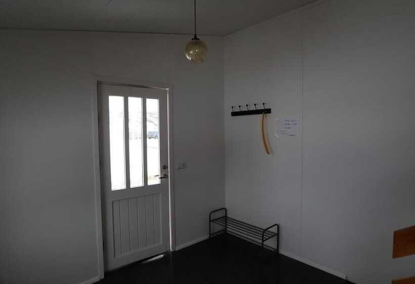 پانسیون Sandhaugar Guesthouse