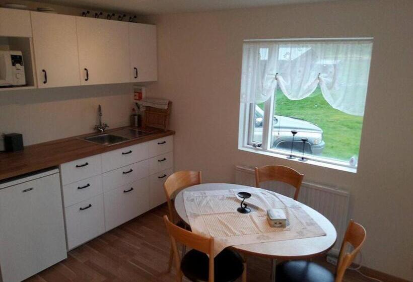 پانسیون Sandhaugar Guesthouse