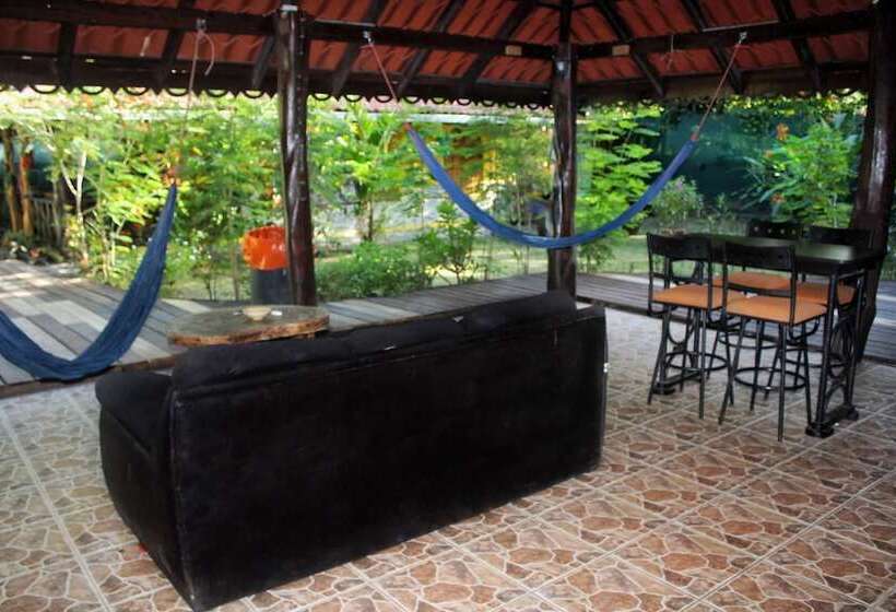 פנסיון The Hideout