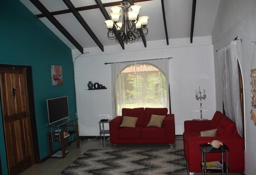 פנסיון The Hideout