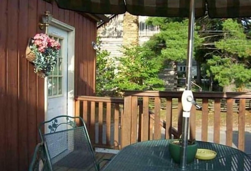 بنسيون The Iris Garden Downtown Cottages And Suites