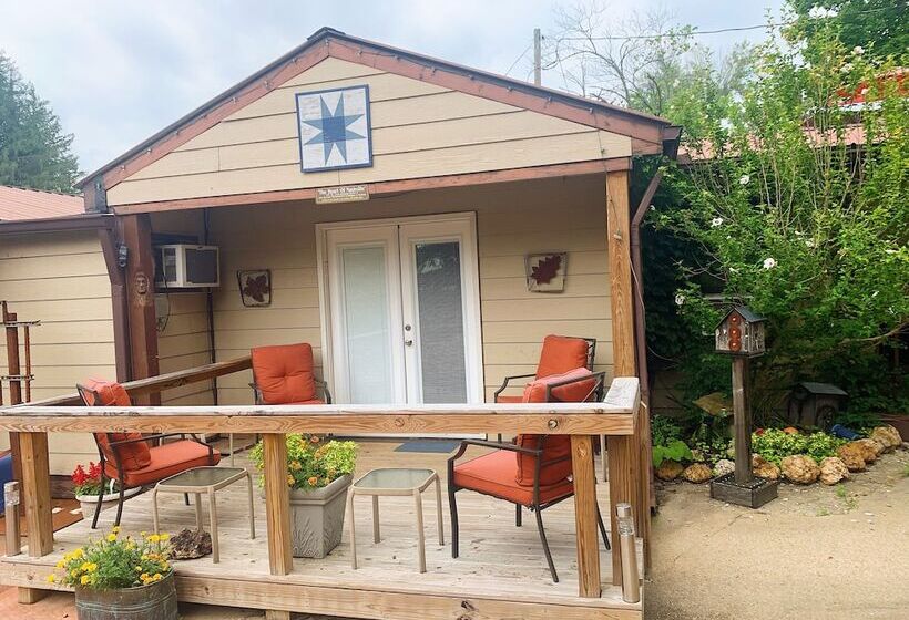 بنسيون The Iris Garden Downtown Cottages And Suites