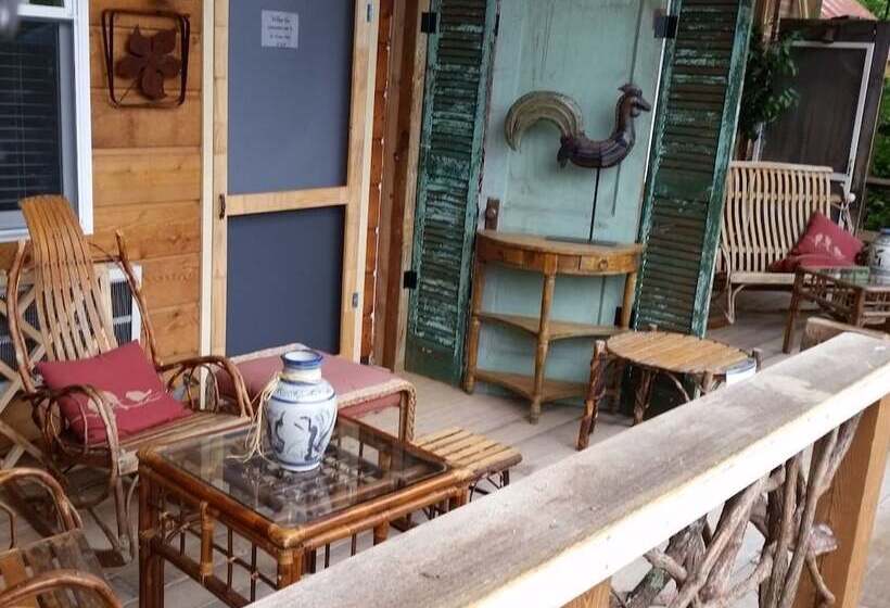 بنسيون The Iris Garden Downtown Cottages And Suites