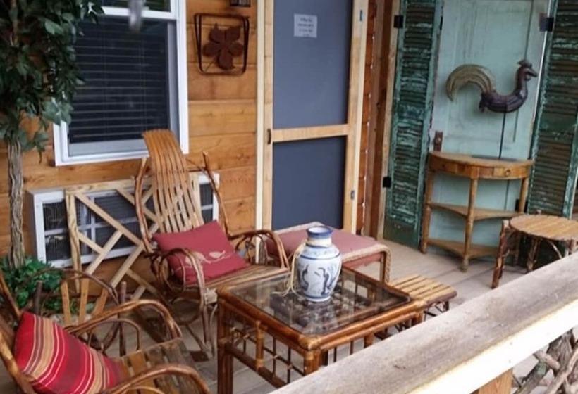 بنسيون The Iris Garden Downtown Cottages And Suites