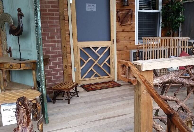 بنسيون The Iris Garden Downtown Cottages And Suites