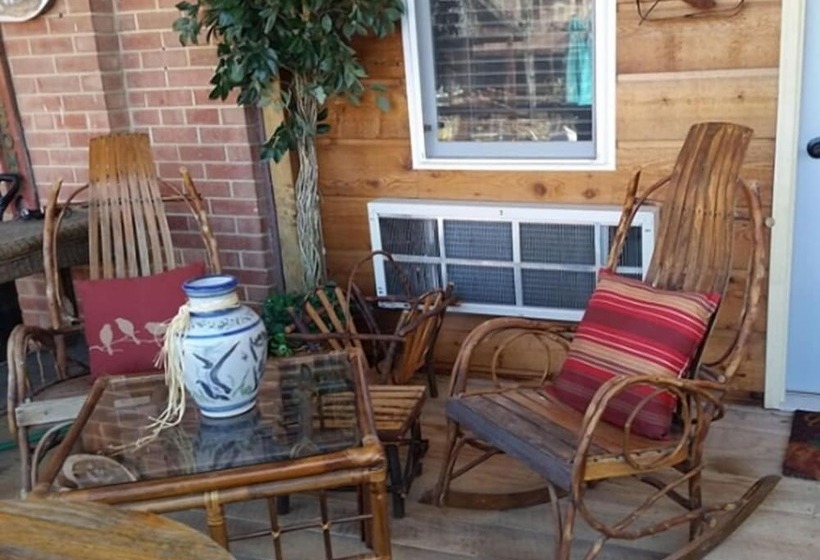 بنسيون The Iris Garden Downtown Cottages And Suites