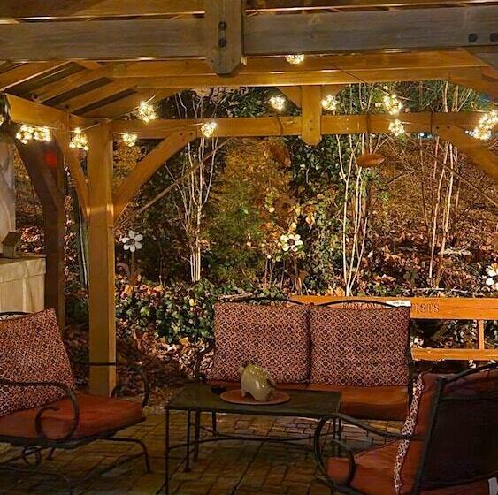 بنسيون The Iris Garden Downtown Cottages And Suites