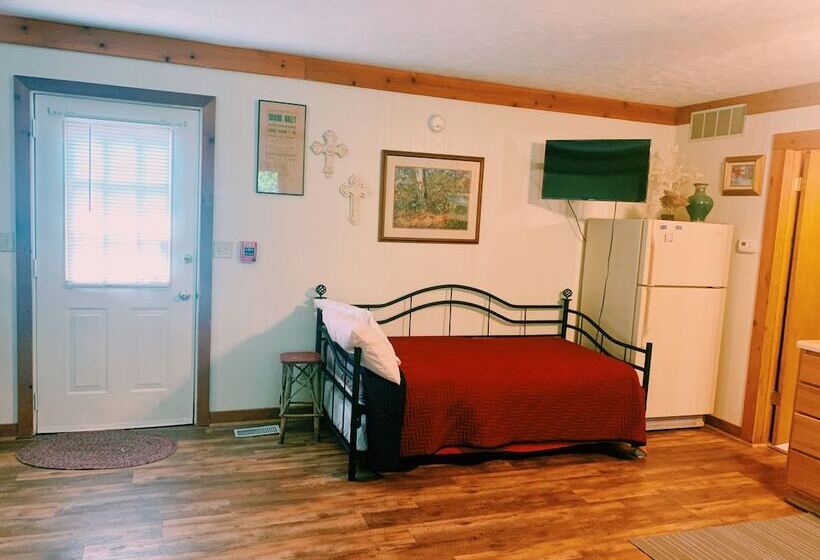 بنسيون The Iris Garden Downtown Cottages And Suites