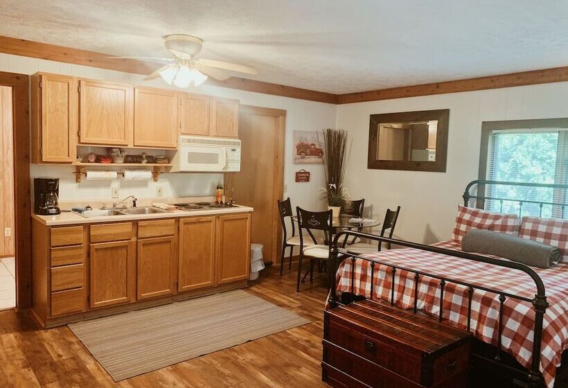 بنسيون The Iris Garden Downtown Cottages And Suites