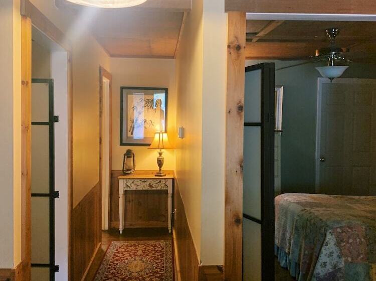 بنسيون The Iris Garden Downtown Cottages And Suites