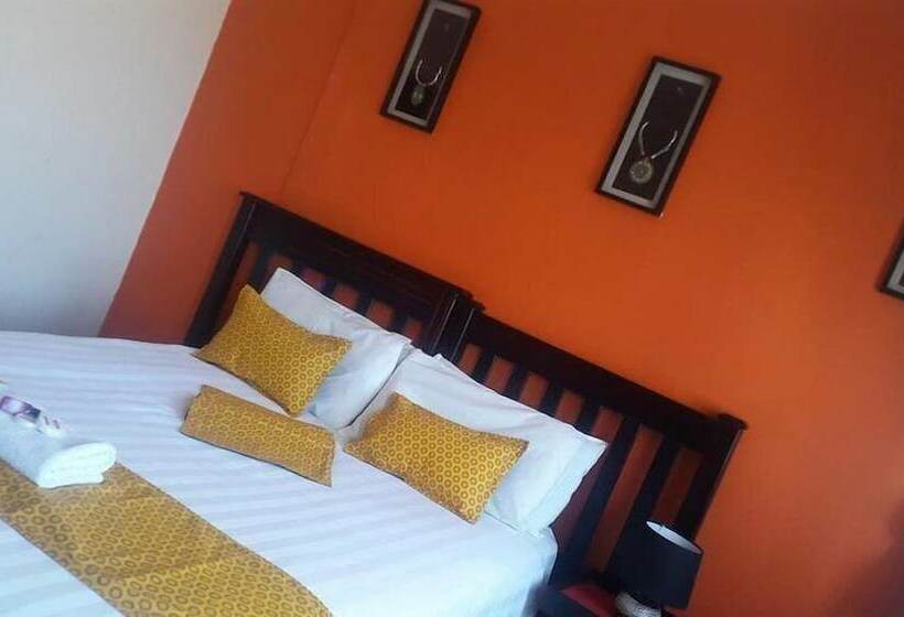 Пансион Village Court Guest House