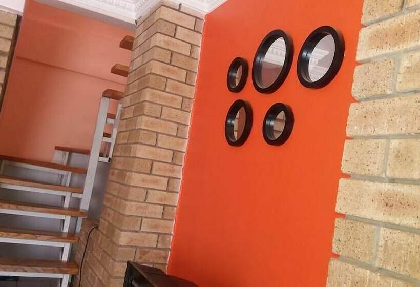 Пансион Village Court Guest House