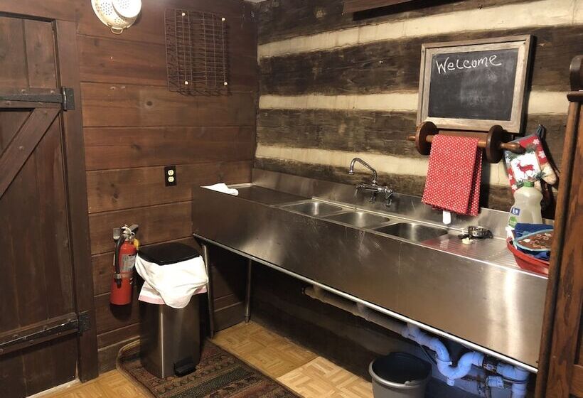 Smokey Mtn. Romantic Handcrafted Cabins