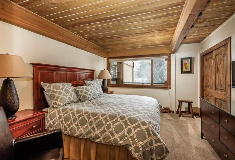 Stonebridge Condominiums