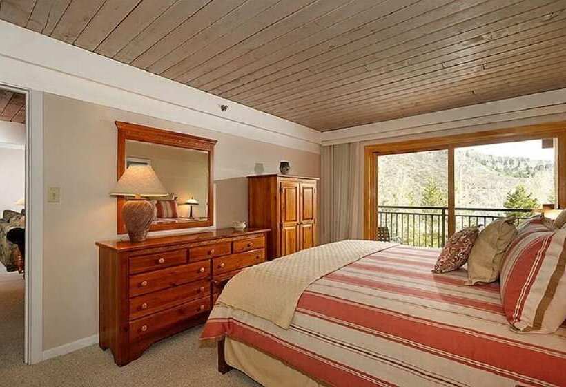 Stonebridge Condominiums