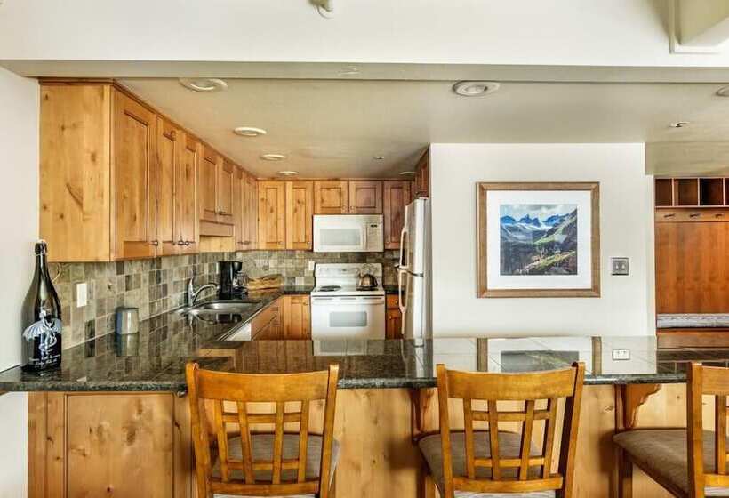 Stonebridge Condominiums