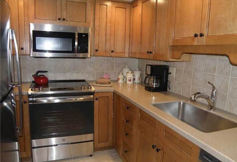 Stonebridge Condominiums