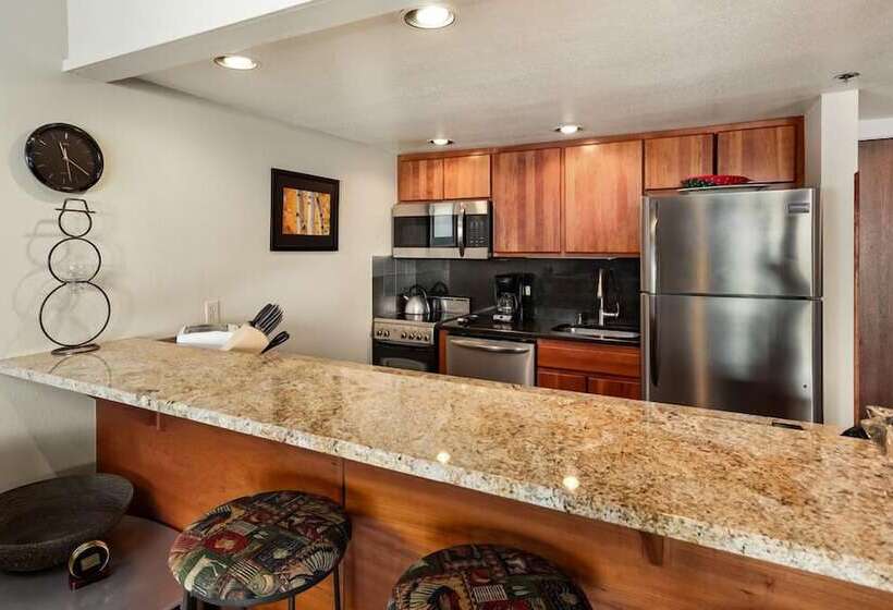 Stonebridge Condominiums