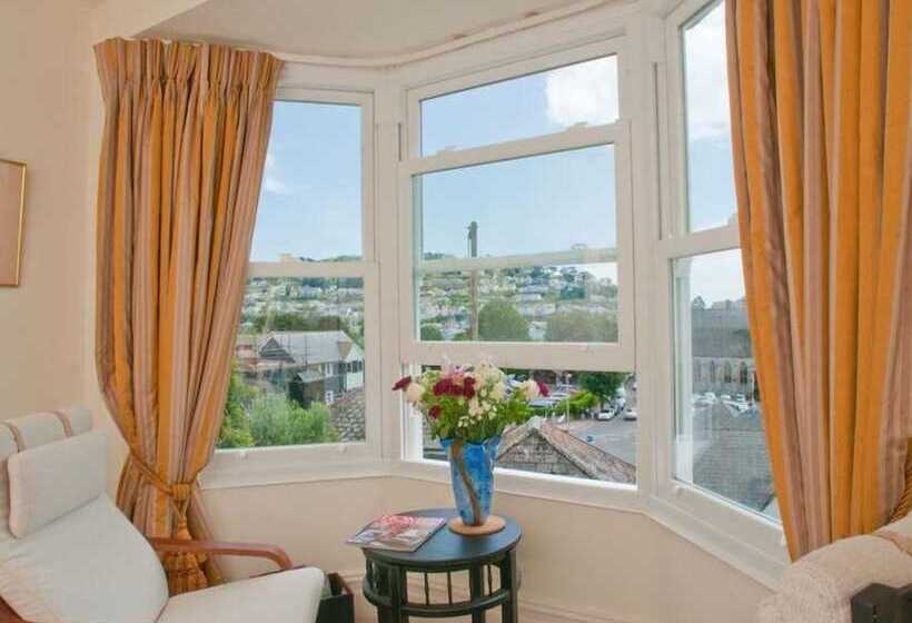 The Cottage, 13 Clarence Hill