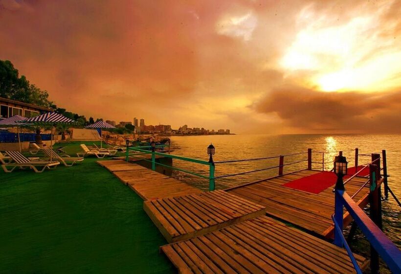 Veran Hotel Beach Club Restaurant