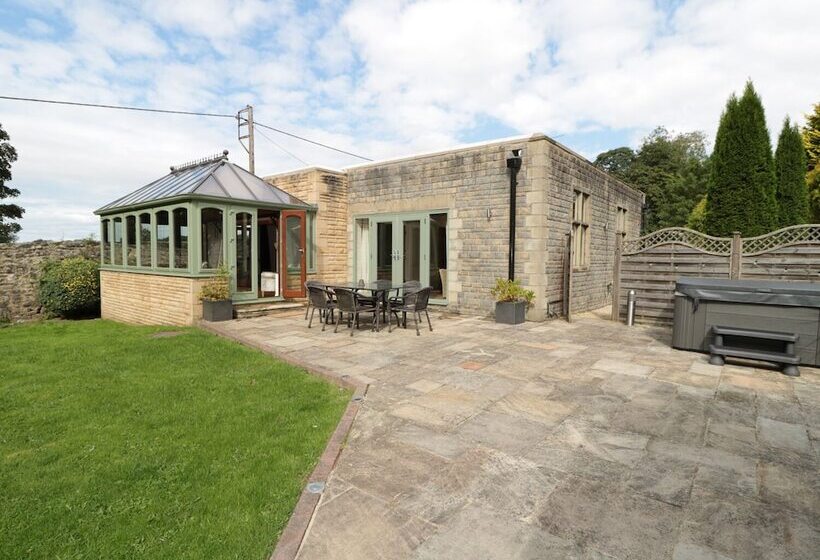 Walworth Castle Lodge