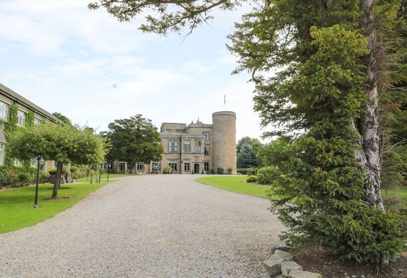 Walworth Castle Lodge