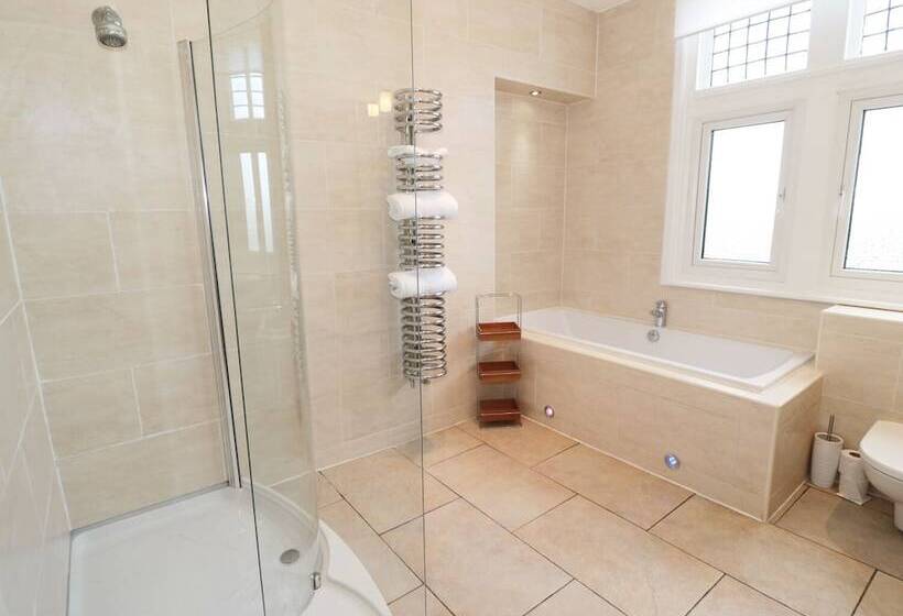 Walworth Castle Lodge