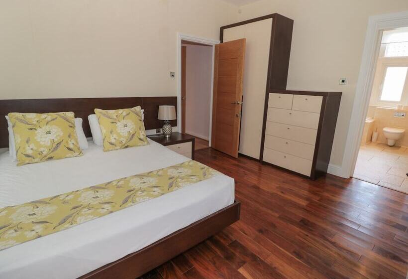 Walworth Castle Lodge