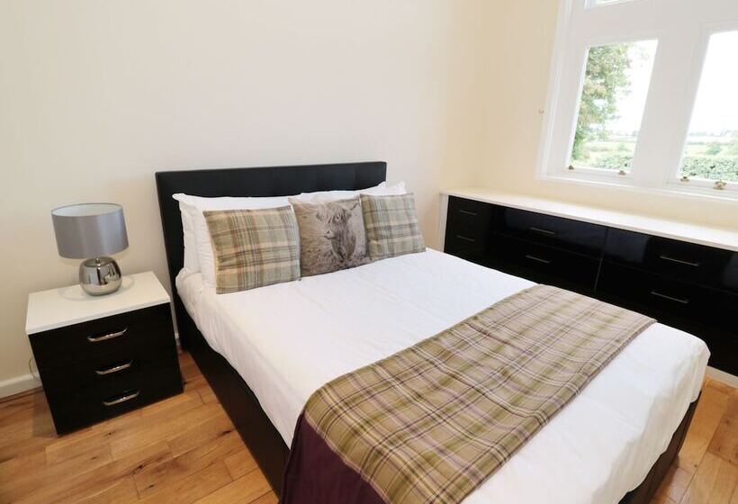 Walworth Castle Lodge