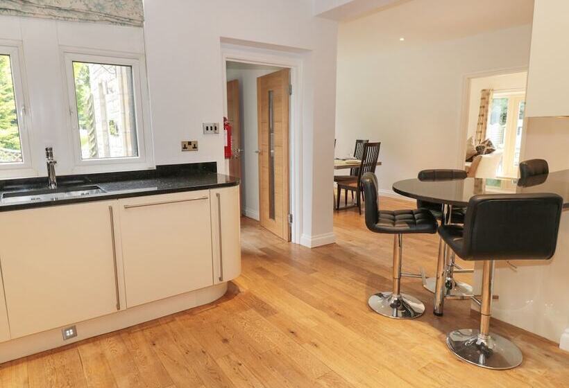 Walworth Castle Lodge