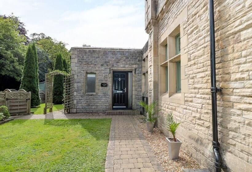 Walworth Castle Lodge