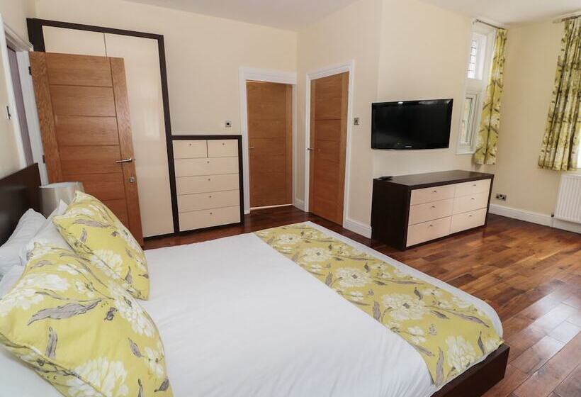 Walworth Castle Lodge