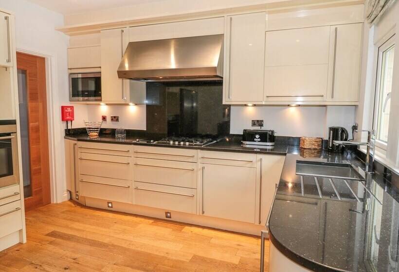 Walworth Castle Lodge