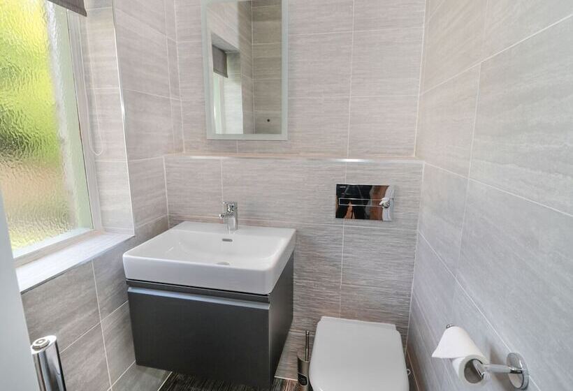 Walworth Castle Lodge