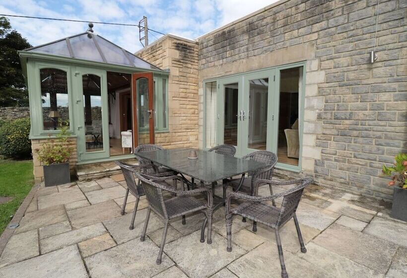 Walworth Castle Lodge