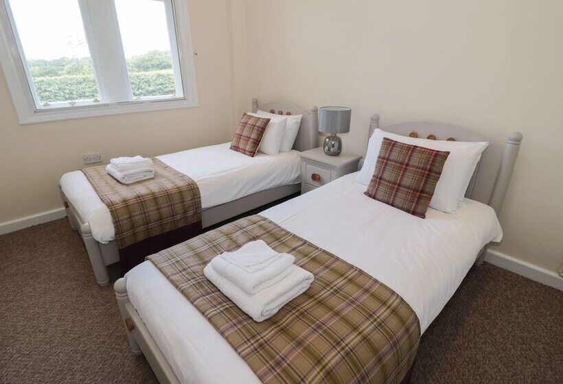 Walworth Castle Lodge