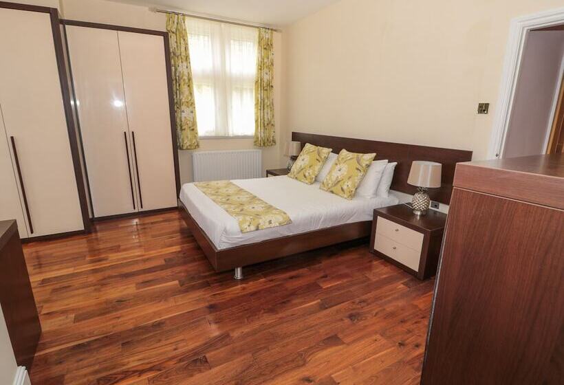 Walworth Castle Lodge