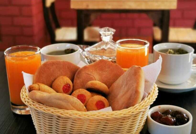 Wayra Hotel   Hostel