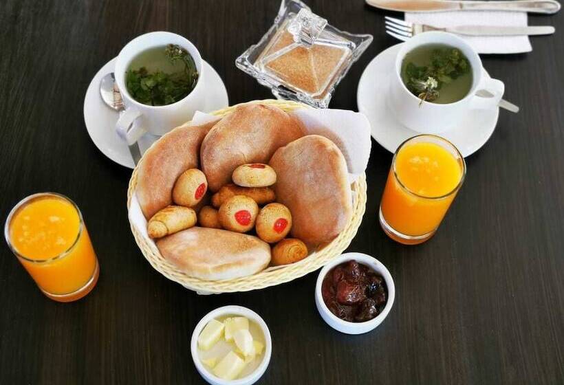 Wayra Hotel   Hostel