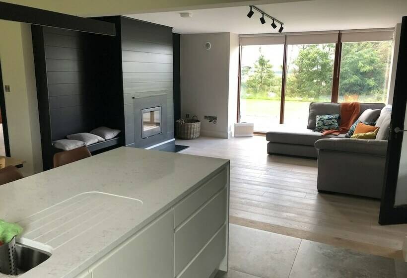 Westport Coastal Lodge