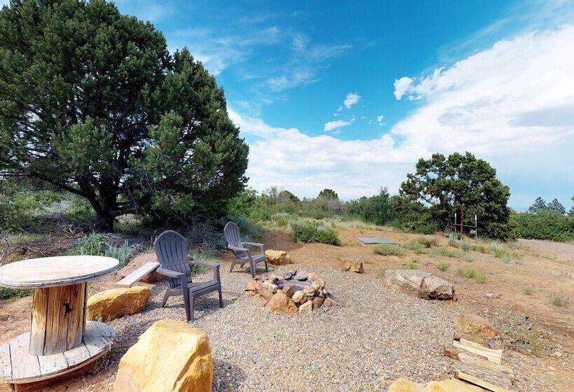 White Cabin Cozy Secluded Cabin
