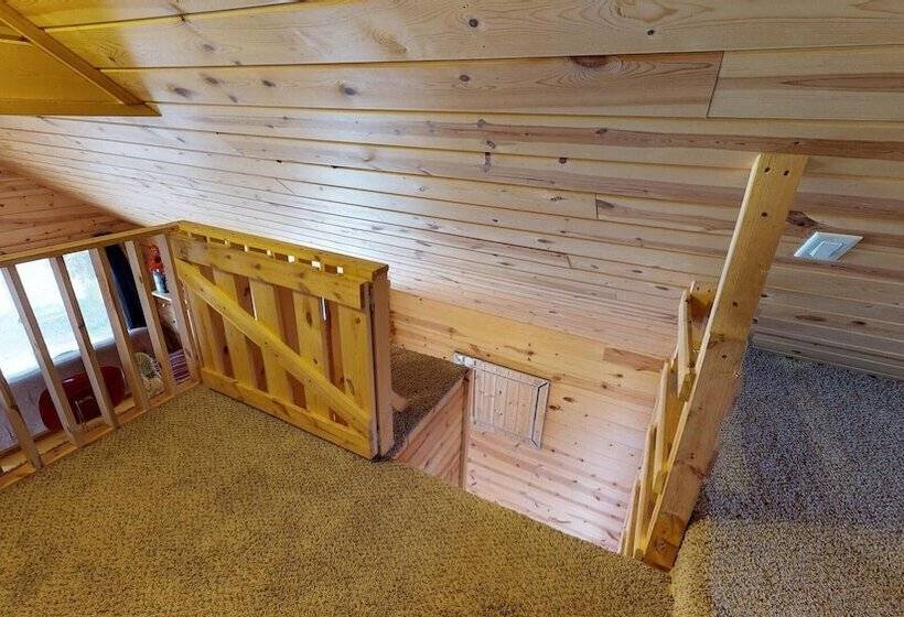 White Cabin Cozy Secluded Cabin