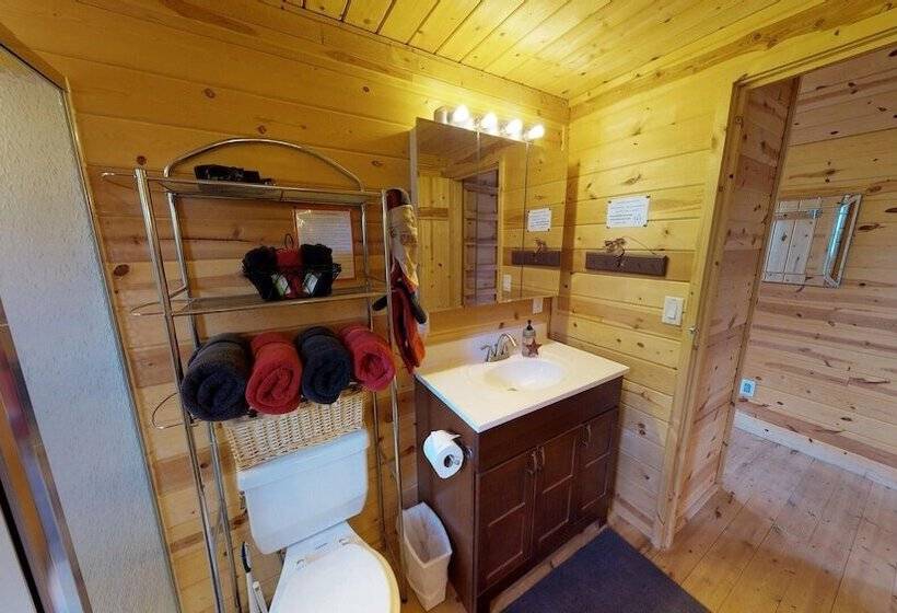 White Cabin Cozy Secluded Cabin